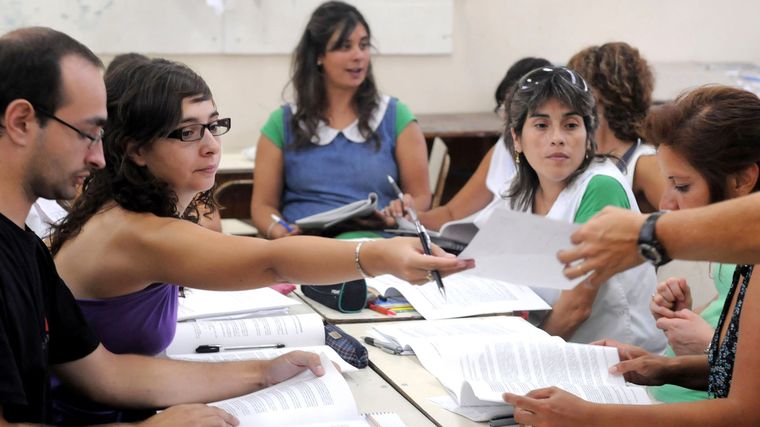A partir de una encuesta a nivel federal aplicada a docentes y directivos, la investigación expone una cruda radiografía de las carencias del sistema. A partir de una encuesta a nivel federal aplicada a docentes y directivos, la investigación expone una cruda radiografía de las carencias del sistema.