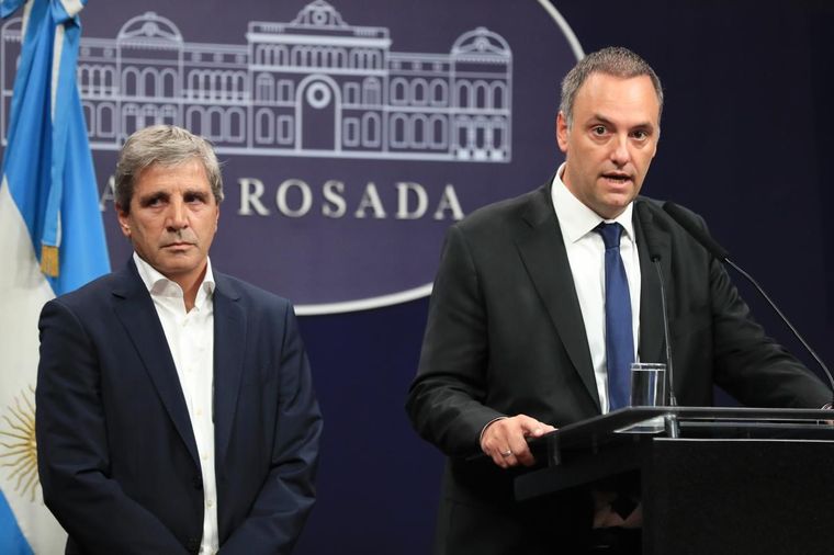 Este jueves, el Gobierno decidió suspender el anuncio sobre los dólares. Foto: Foto: Presidencia