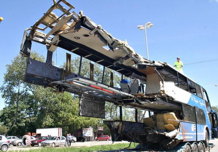 Vista del micro El Rapido Argentino, quien fue protagonista de un trágico accidente Foto: NA