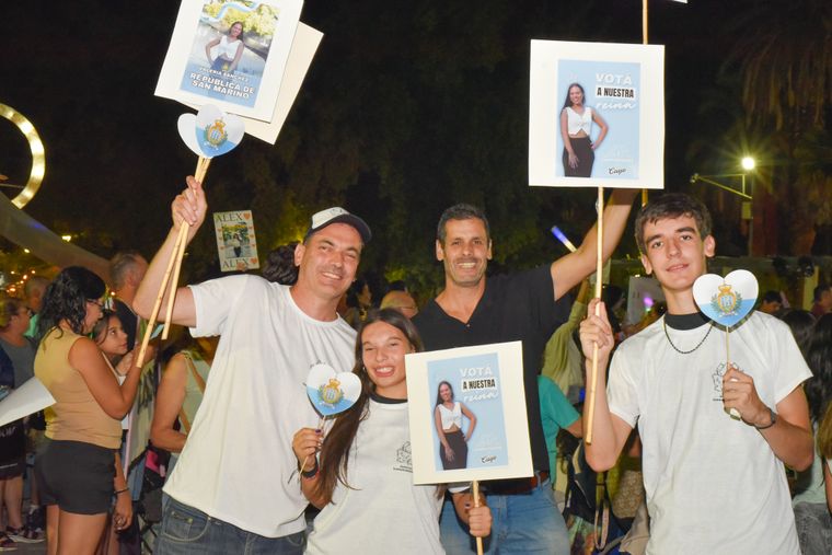 Marcos, Victoria, Pablo, Silvina y Felipe. Marcos, Victoria, Pablo, Silvina y Felipe.