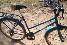 La bicicleta en la que el abusador llevaba a los niños para abusar de ellos en un baldío
