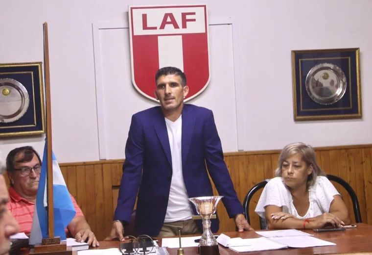 Andrés Merlos es actualmente el presidente de la Liga Alvearense de Fútbol. Andrés Merlos es actualmente el presidente de la Liga Alvearense de Fútbol.