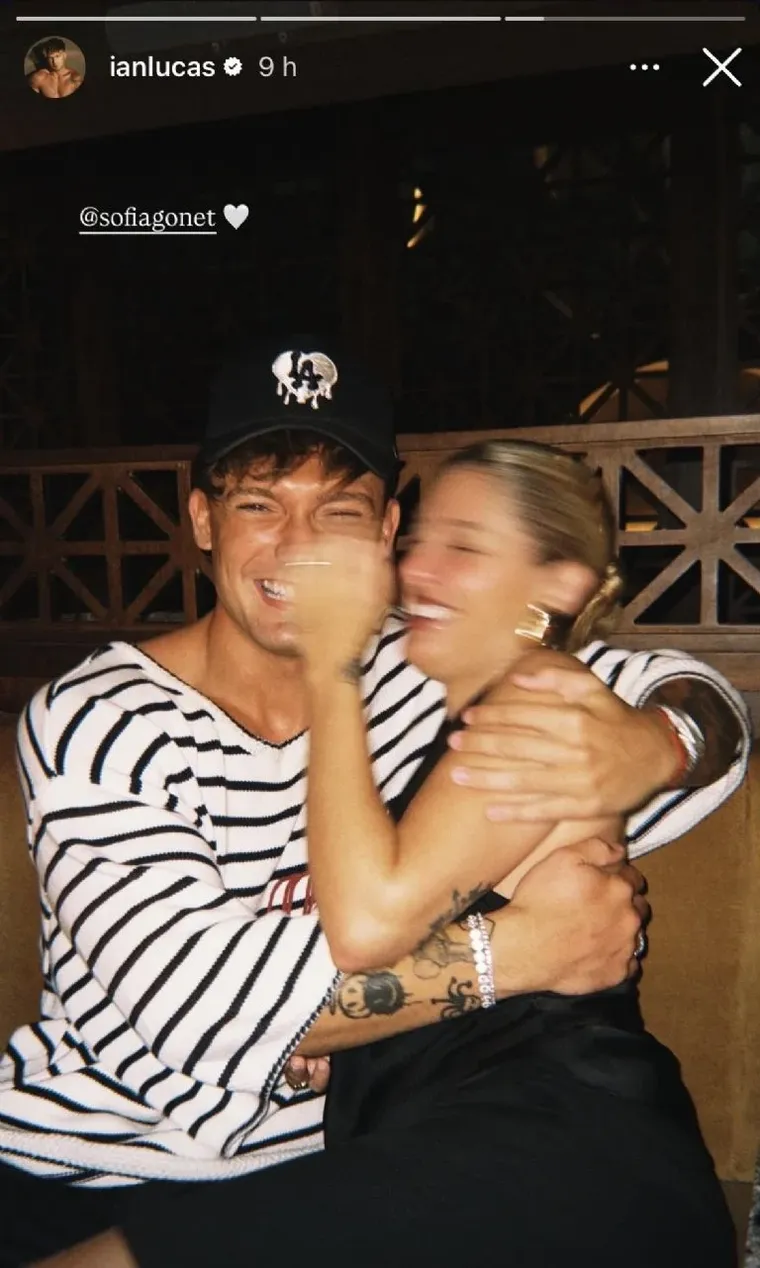 La foto del abrazo en Instagram: el gesto de complicidad que se volvió tendencia en cuestión de minutos. La foto del abrazo en Instagram: el gesto de complicidad que se volvió tendencia en cuestión de minutos.