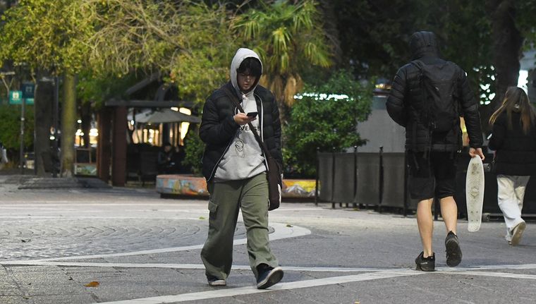 A abrigarse: el frío se hace sentir cada vez más en la provincia Foto: Santiago Tagua/MDZ