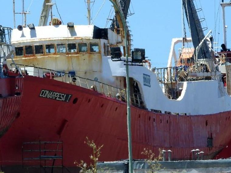 El barco pesquero tiró las redes en busca de langostinos y terminó sacando merluza
