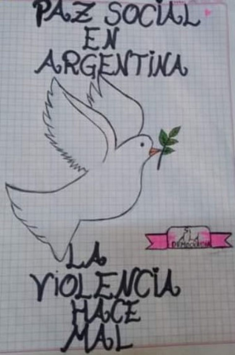 Los alumnos de los primeros años de una escuela secundaria de Mendoza, compartieron su mensaje de paz. Foto: Gentileza