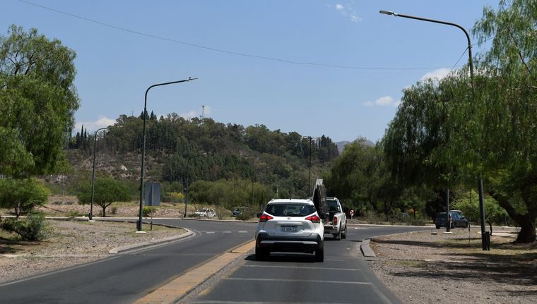 La remodelación de la rotonda incluye mejoras de drenaje, banquinas y señalización vial en el Parque General San Martín. La remodelación de la rotonda incluye mejoras de drenaje, banquinas y señalización vial en el Parque General San Martín.