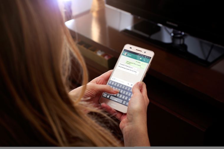 Entre las novedades, WhatsApp eliminará el color verde de la barra superior de la aplicación Foto: Shutterstock