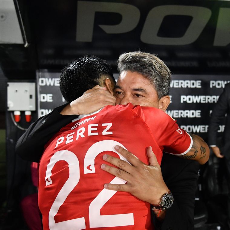 Marcelo Gallardo y Enzo Pérez, en su reencuentro. Foto: @RiverPlate