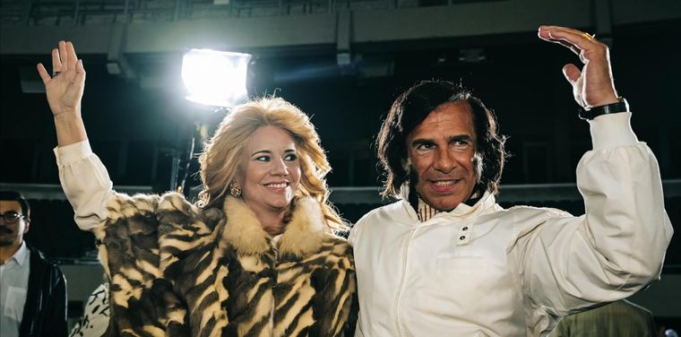 La ficción sobre Carlos Saúl Menem que protagonizó Leonardo Sbaraglia despertó críticas en la familia Menem, pero también de Javier Milei, que compartió una crítica contra el actor. La ficción sobre Carlos Saúl Menem que protagonizó Leonardo Sbaraglia despertó críticas en la familia Menem, pero también de Javier Milei, que compartió una crítica contra el actor.