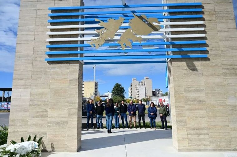 En Villa María reconocieron a Norberto Güizzo, uno lugareño que falleció en el hundimiento del ARA General Belgrano.(Twitter: @martinrgill) Foto: Twitter: @martinrgill