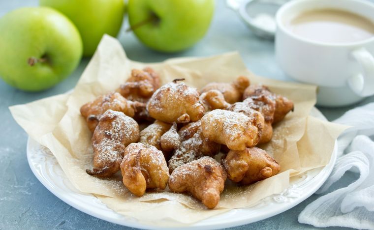 Buñuelos de manzana Una receta exquisita para hacer en pocos pasos. Foto: Shutterstock