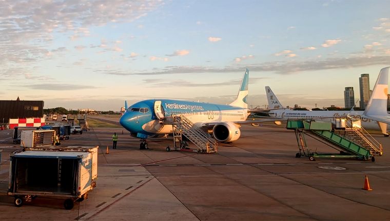 Los gremios garantizaron el normal funcionamiento de los vuelos mientras duren las negociaciones. Foto: Walter Moreno/Mdz