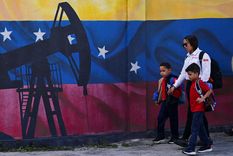 La industria petrolera venezolana es el producto de varias transnacionales que comenzaron a operar en el país hace más de un siglo.