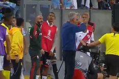 Los gestos del entrenador Tiago Nunes. Los gestos del entrenador Tiago Nunes.