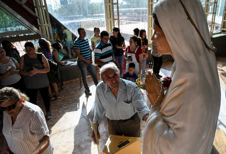 La patrona de los enfermos ya recibe a miles de fieles en El Challao. Foto: Juan Ignacio Blanco / MDZ.