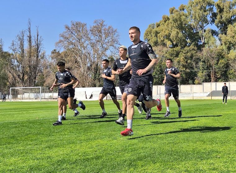 El último entrenamiento de Gimnasia y Esgrima en Mendoza antes de partir hacia Buenos Aires para jugar ante Nueva Chicago.