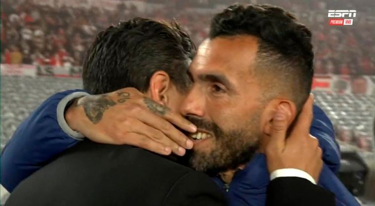 Tevez le dijo a Gallardo: Lo mejor para lo que se viene.