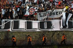 Los hinchas del Colo Colo en el Malvinas Argentinas Foto: Juan Ignacio Blanco/MDZ Los hinchas del Colo Colo en el Malvinas Argentinas Foto: Juan Ignacio Blanco/MDZ