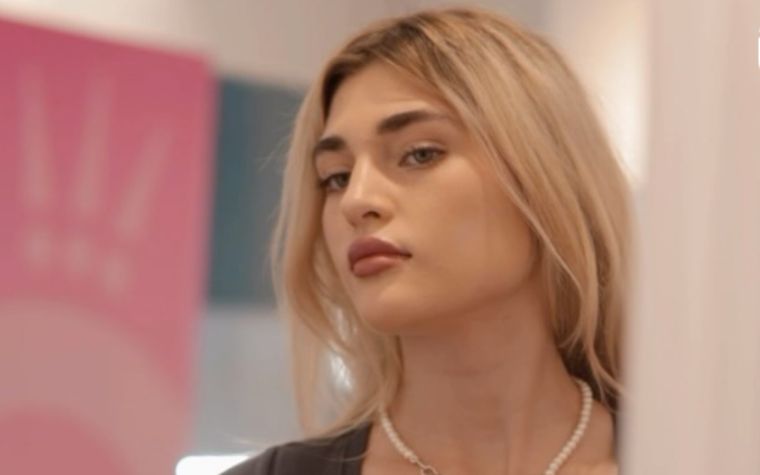 Marta Fort manejaba su camioneta BMW X3 por la calle Migueletes. / Instagram