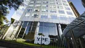 El 51% de las acciones de la petrolera permanecerán en poder del Estado argentina, mientras prosigue el proceso de apelación al fallo condenatorio de la jueza Loretta Preska. El 51% de las acciones de la petrolera permanecerán en poder del Estado argentina, mientras prosigue el proceso de apelación al fallo condenatorio de la jueza Loretta Preska.