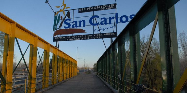 La protesta se realiza en Eugenio Bustos, San Carlos.