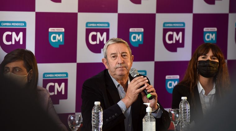 Una aparición televisiva de Julio Cobos fue opacada por un blooper. Foto: ALF PONCE MERCADO / MDZ