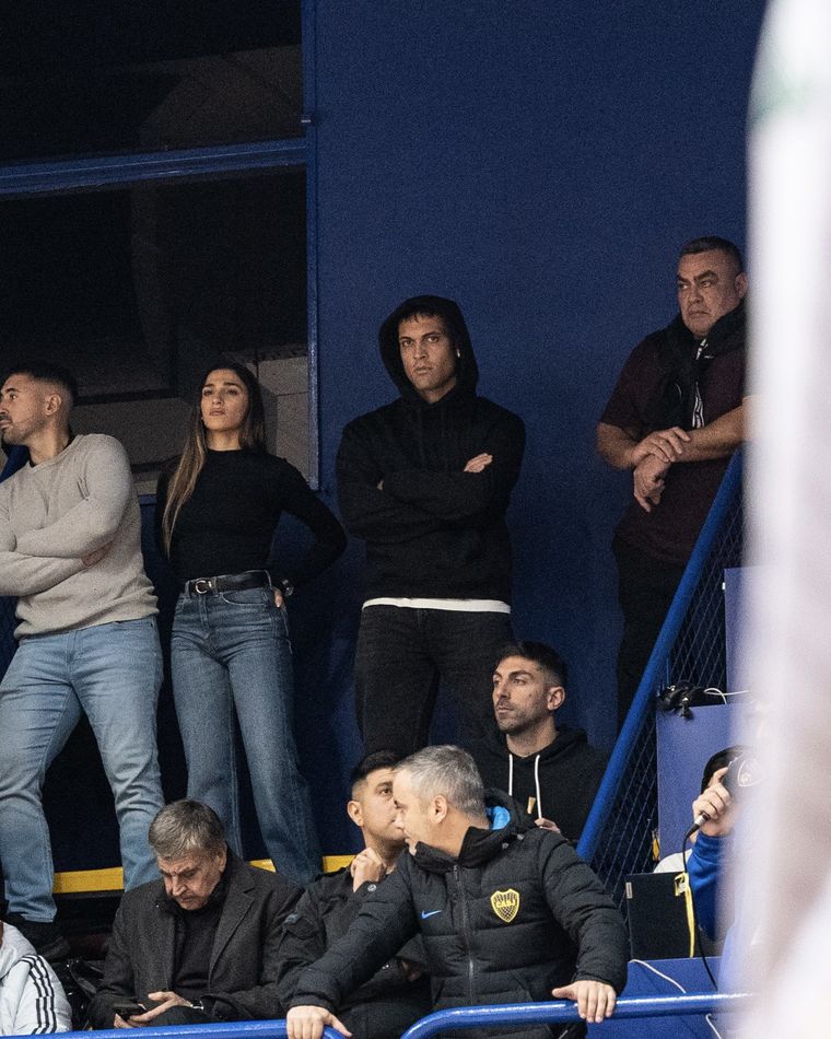 Lautaro Martínez precenció Boca-Ferro en la Bombonerita junto a su padre.