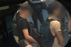 Procedimiento efectivo de la Policía en las estaciones de subte. Foto: NA Procedimiento efectivo de la Policía en las estaciones de subte. Foto: NA