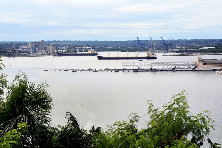EL puerto de La Habana, una de las ciudades en alerta. Foto: NA