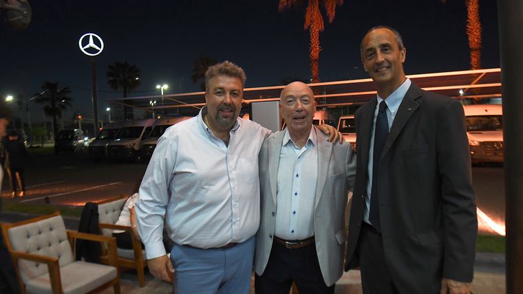 Gabriel y Pedro Rastrilla junto a Raúl Barcesat. Gabriel y Pedro Rastrilla junto a Raúl Barcesat.
