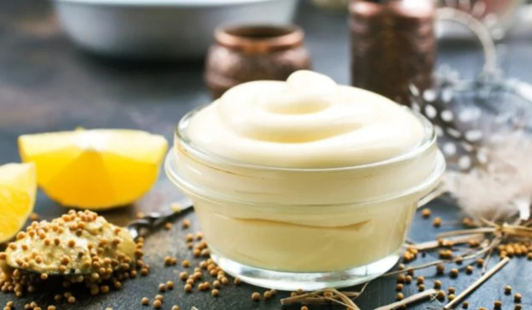 Receta de lactonesa una mayonesa hecha con leche y sin huevo, paso a paso.