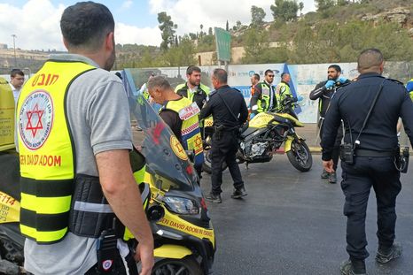 Los agresores fueron abatidos en el lugar por un soldado y civiles armados. Los agresores fueron abatidos en el lugar por un soldado y civiles armados.