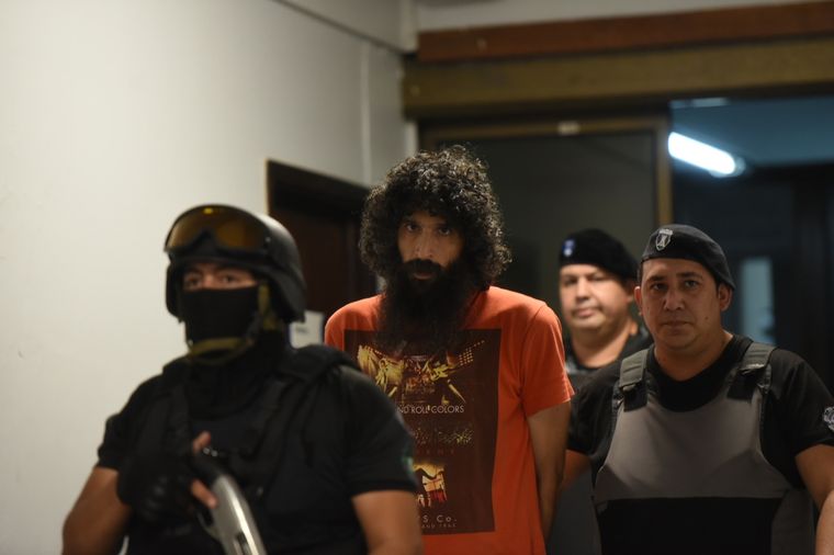 Pereg llegó con una remera de rock y no tuvo oportunidad de hablar ni de maullar. Foto: Pachy Reynoso