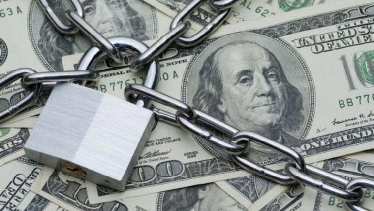 Por cuarto día hábil consecutivo los bancos no venderán dólares a sus clientes tras el nuevo cepo cambiario