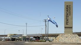 El penal se quedó sin agua e iniciaron un operativo para proveer el servicio mientras reparan la bomba. 