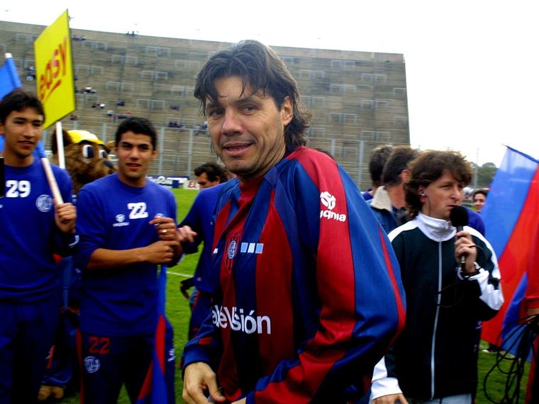 En 2002, Tinelli jugó un amistoso con San Lorenzo que fue cubierto por VideoMatch.