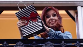 La expresidenta Cristina Fernández de Kirchner cumple sus 73 años desde su prisión domiciliaria en San José 1111.