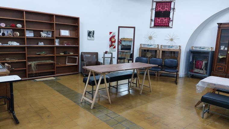 El subsuelo del edificio se mantiene activo por los distintos talleres de artesanías folclóricas que se brindan allí. El subsuelo del edificio se mantiene activo por los distintos talleres de artesanías folclóricas que se brindan allí.