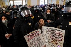 el arresto a yelena osipova, sobreviviente del sitio a leningrado, por protestar contra la guerra en rusia