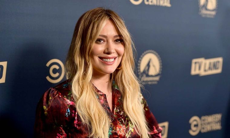 Foto: https://es.rollingstone.com/hilary-duff-desea-regresar-al-estudio-de-grabacion/