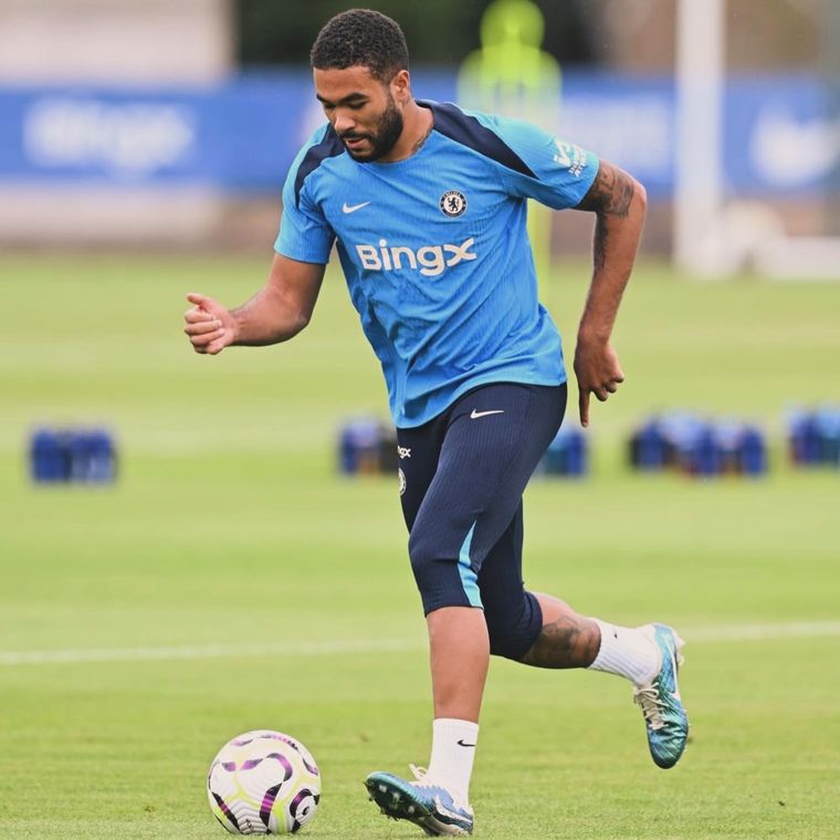 El defensor fue consultado sobre el retorno del mediocampista al club. Foto: Instagram @reece