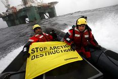 La Unión Europea y activistas de ongs, preocupados por la vida en el Ártico. Foto: Efe