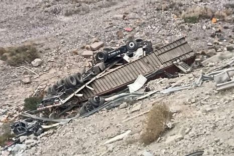 El camión transportaba paneles solares El camión transportaba paneles solares