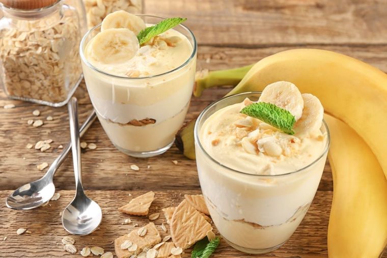 Este mug cake de avena y banana es un excelente opción de postre. Foto: Shutterstock