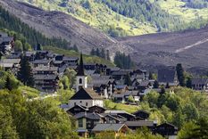 Cuando parte de la montaña y el glaciar se derrumbaron sobre Blatten, sus habitantes perdieron sus hogares, su iglesia, sus hoteles y sus granjas.