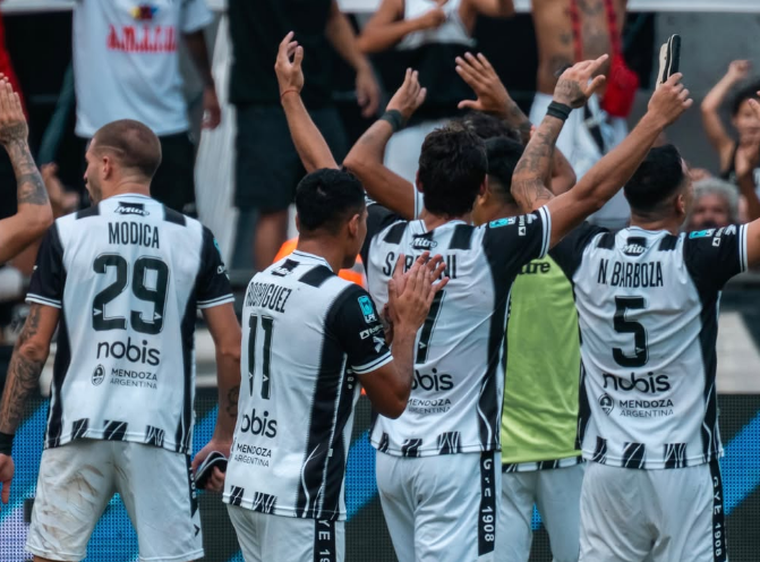 El Lobo vuelve a jugar ante su público.
