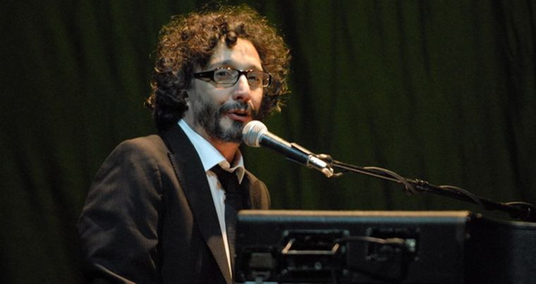 Fito Paéz con Rodolfo, en su paso por el Bustelo. Foto: Ivana González / MDZ