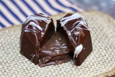 Los bombones de chocolate con quinoa pop son deliciosos y súper fáciles. Ideales para preparar con los niños. Foto: Instagram