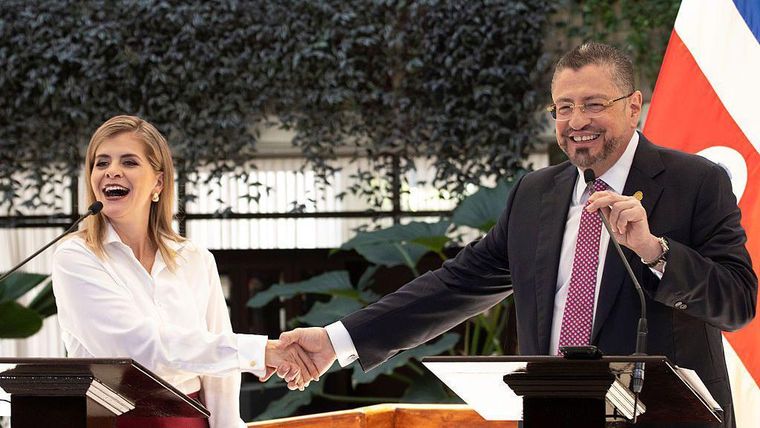 Rodrigo Chaves dio paso a Laura Fernández Delgado como nueva presidenta de Costa Rica el pasado mes de febrero.